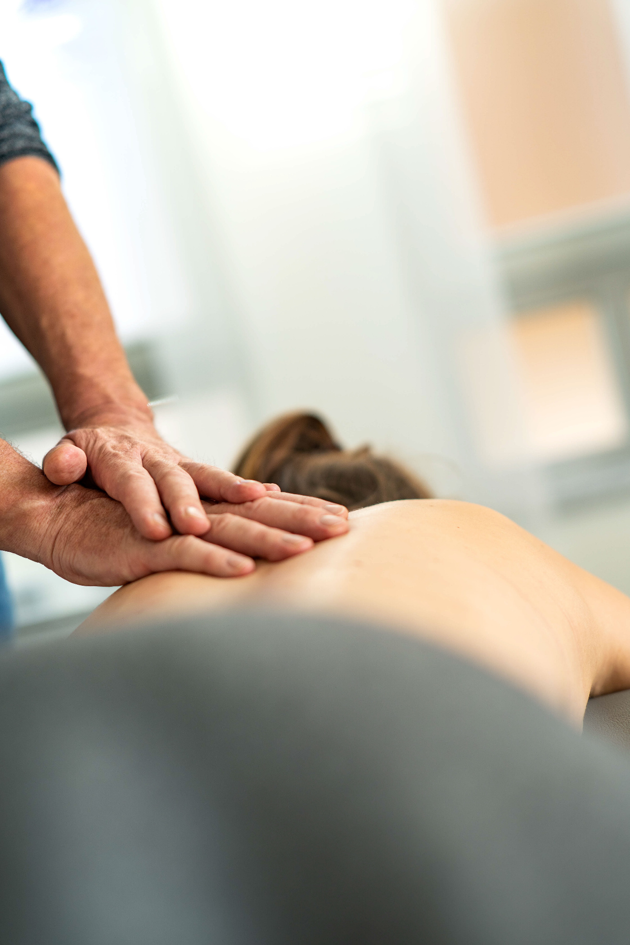 Rückenmassage in der Physiotherapiepraxis Nastätten